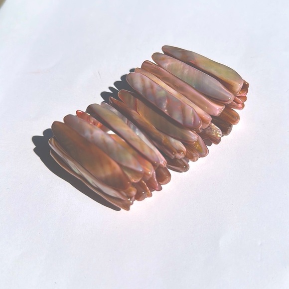 NWOT Pink Shell Bracelet - Picture 2 of 5